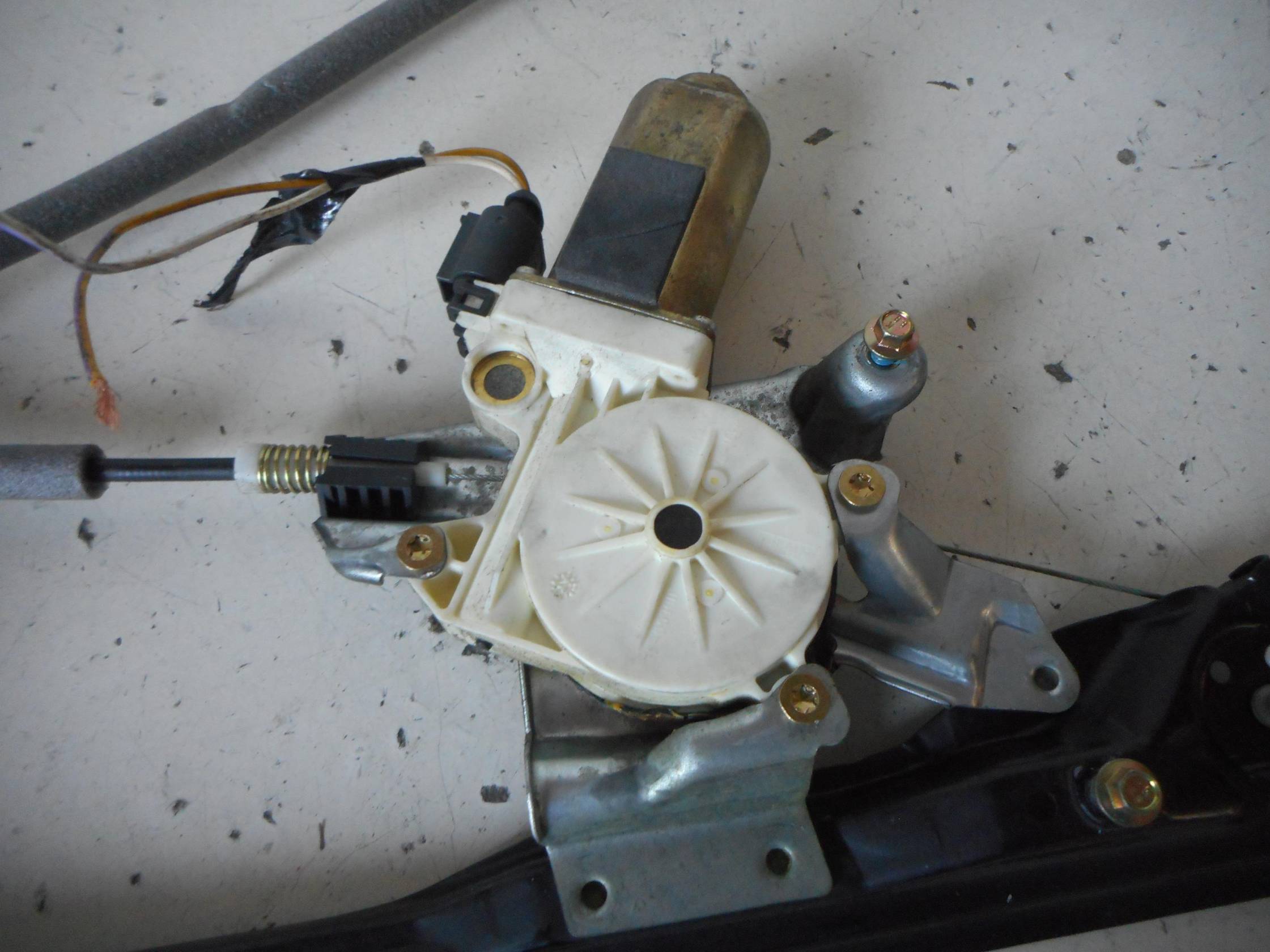 Alzacristallo elettr. porta ant. dx.